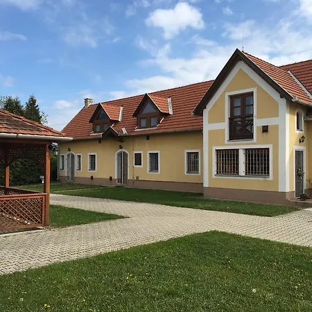 Apartman * Szentantalfa